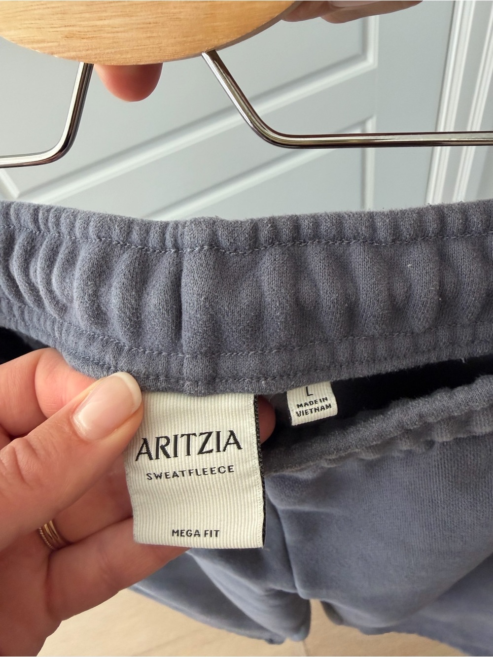 Aritzia Mega Sweatpants - Picture 3 of 5